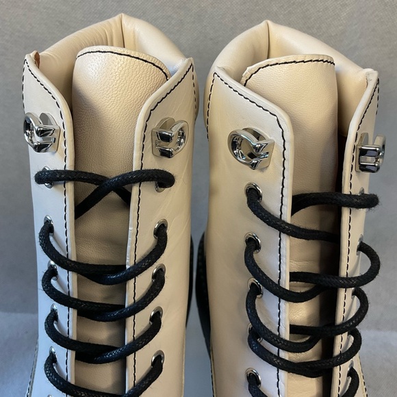 Coach Lorimer Leather boots size 7- Brand New with Box - Chalk Color - Picture 11 of 13